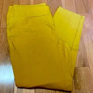 Yellow pants in Size L